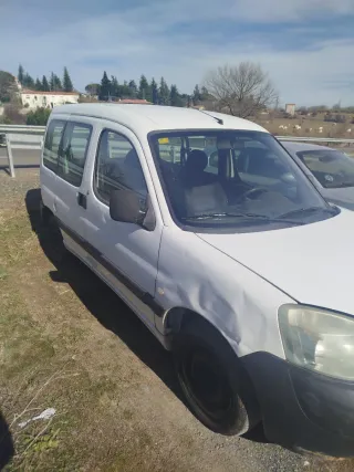 Peugeot Partner 1.9D con la junta de  Culata Rota