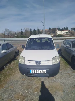 Peugeot Partner 1.9D con la junta de  Culata Rota