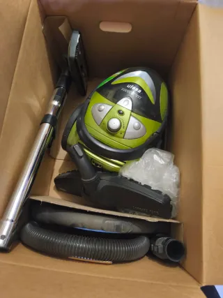 Aspiradora Ufesa Verde y Negra