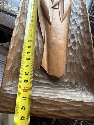 Figura Religiosa Tallada a Mano
