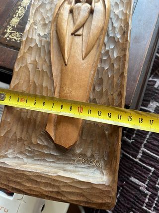 Figura Religiosa Tallada a Mano