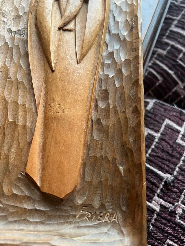 Figura Religiosa Tallada a Mano