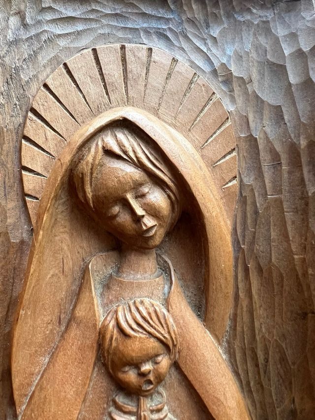 Figura Religiosa Tallada a Mano