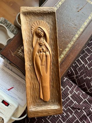 Figura Religiosa Tallada a Mano