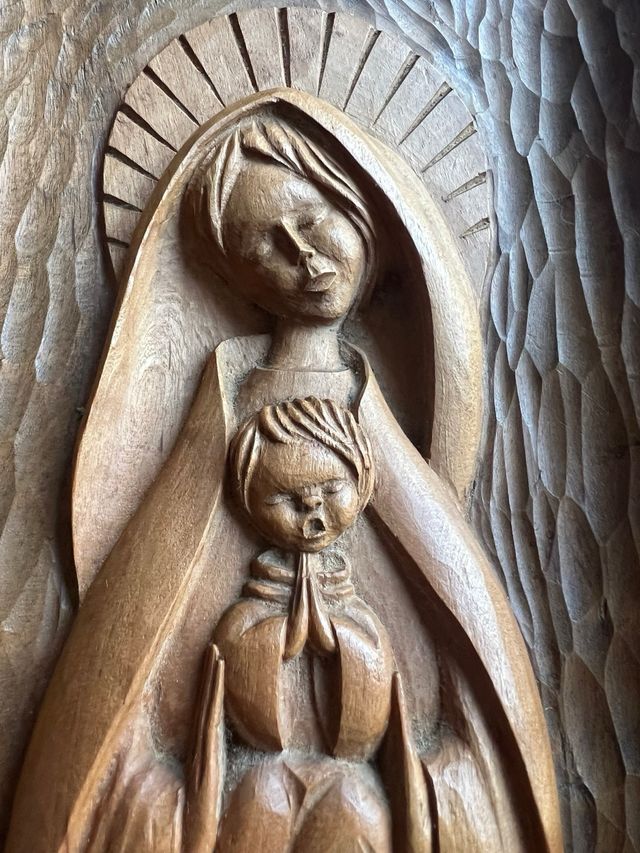 Figura Religiosa Tallada a Mano