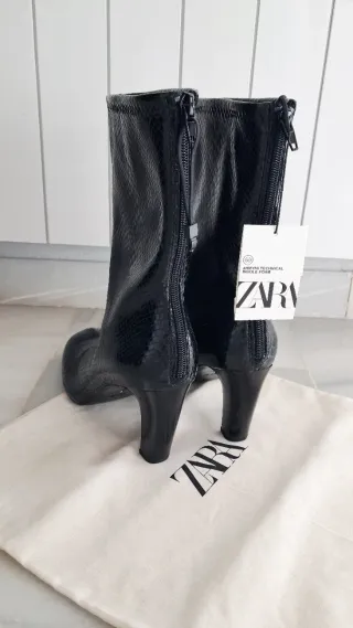 Botas tacón Zara efecto piel serpiente