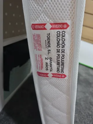 Cuna de bebé con jirafa de madera incluye colchon