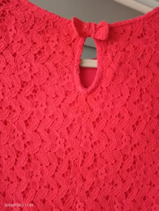 Vestido coral encaje