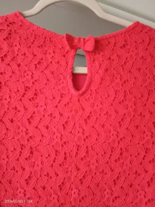 Vestido coral encaje