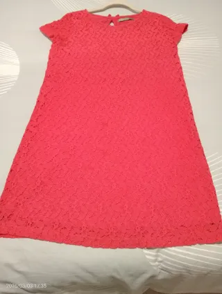 Vestido coral encaje