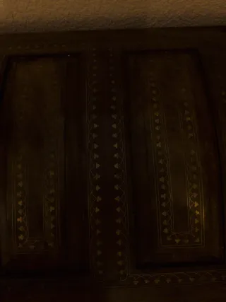 Baúl antiguo madera detalles dorados