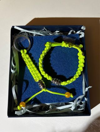 Conjuntos de llaveros y pulseras