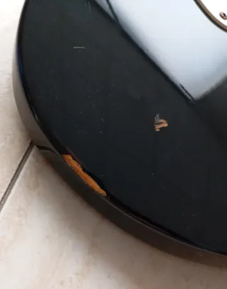 Guitarra Eléctrica Yamaha EG 012 Negra y afilador.