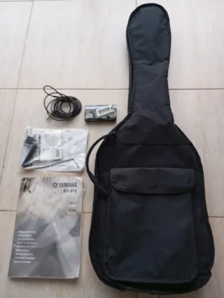 Guitarra Eléctrica Yamaha EG 012 Negra y afilador.