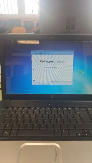 Portátil HP 4GB RAM 80GB HDD