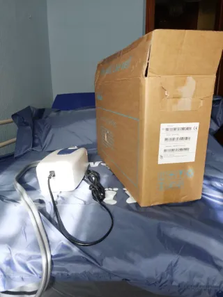 Cama articulada eléctrica y colchoneta antiescaras