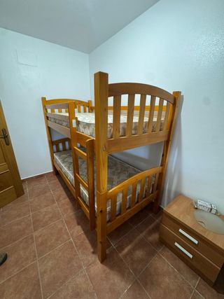 Literas de madera maciza con colchones de 90