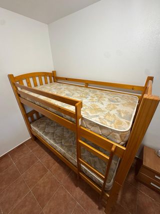 Literas de madera maciza con colchones de 90