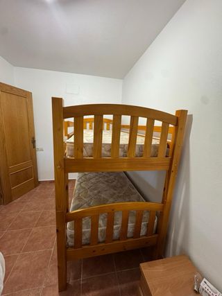 Literas de madera maciza con colchones de 90