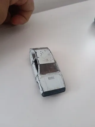 Coche de juguete antiguo