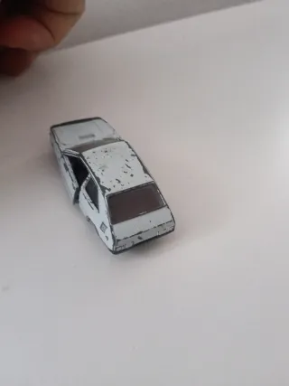 Coche de juguete antiguo