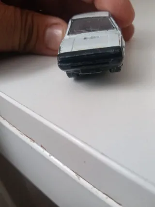 Coche de juguete antiguo