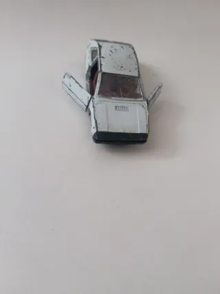 Coche de juguete antiguo