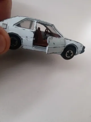 Coche de juguete antiguo