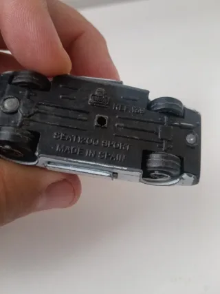 Coche de juguete antiguo