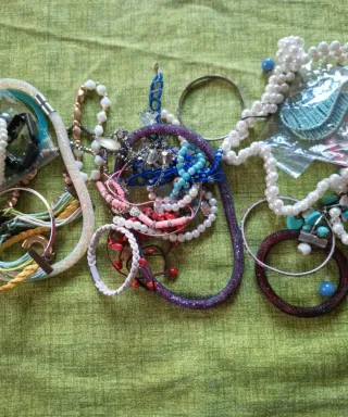 Set 40 gioielli multicolor e argento