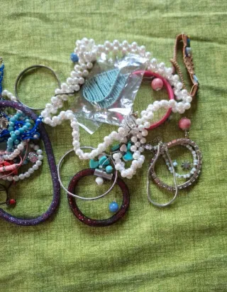 Set 40 gioielli multicolor e argento