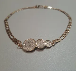 Gargantilla dorada con círculos brillantes