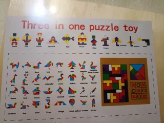 Juego de mesa Three in one puzzle toy.