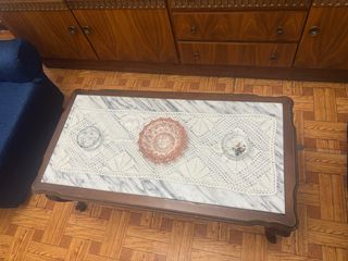 Mesa de centro de mármol y madera