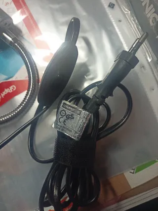 Luz LED con pinza y brazo flexible