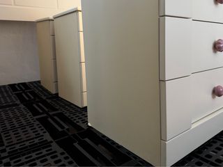 Dormitorio: Cómoda, 2 Mesitas y Cabecero