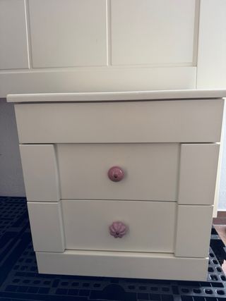 Dormitorio: Cómoda, 2 Mesitas y Cabecero