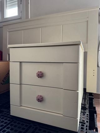 Dormitorio: Cómoda, 2 Mesitas y Cabecero