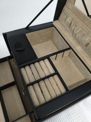 Joyero negro y beige nuevo con varios departamento
