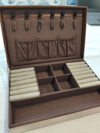 Joyero negro y beige nuevo con varios departamento