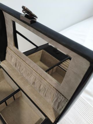 Joyero negro y beige nuevo con varios departamento