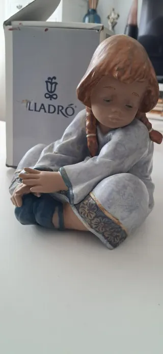 Lladro Niña Cansadita con Caja Original