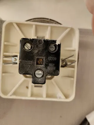 Interruptores y enchufes antiguos