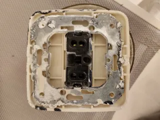 Interruptores y enchufes antiguos