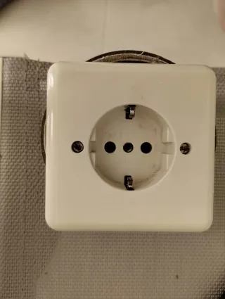 Interruptores y enchufes antiguos