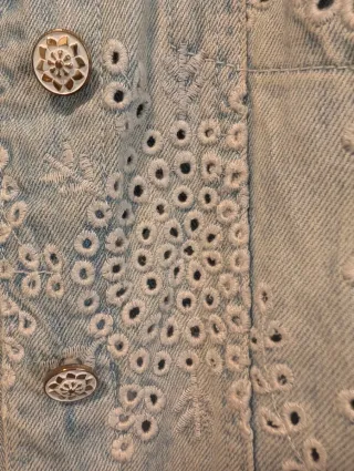 Cazadora vaquera Desigual bordada