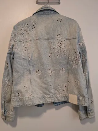 Cazadora vaquera Desigual bordada