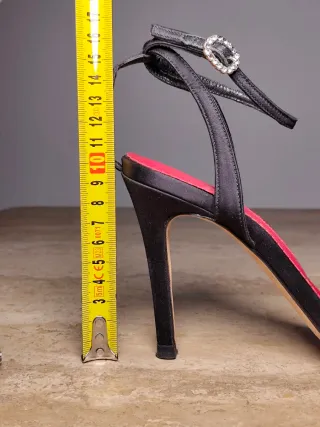 Tacones Carolina Herrera Negros con Brillantes