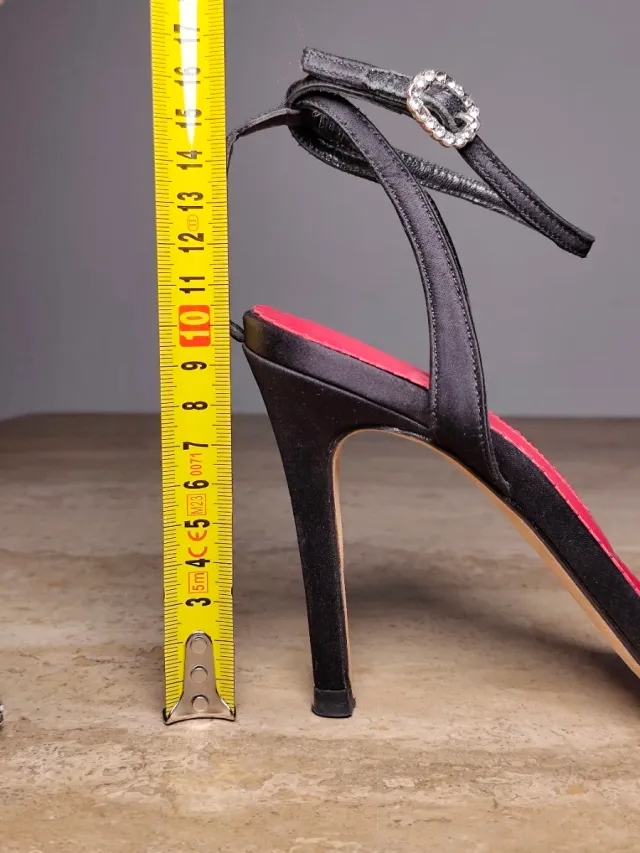 Tacones Carolina Herrera Negros con Brillantes