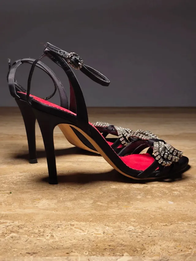 Tacones Carolina Herrera Negros con Brillantes